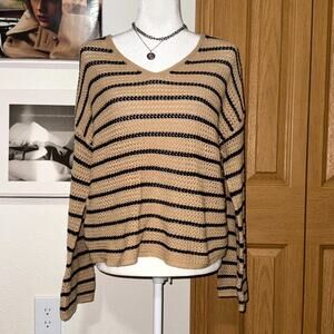 Old Navy Slouchy Crochet V-Neck Sweater Women’s Medium Beige Black Striped Knit